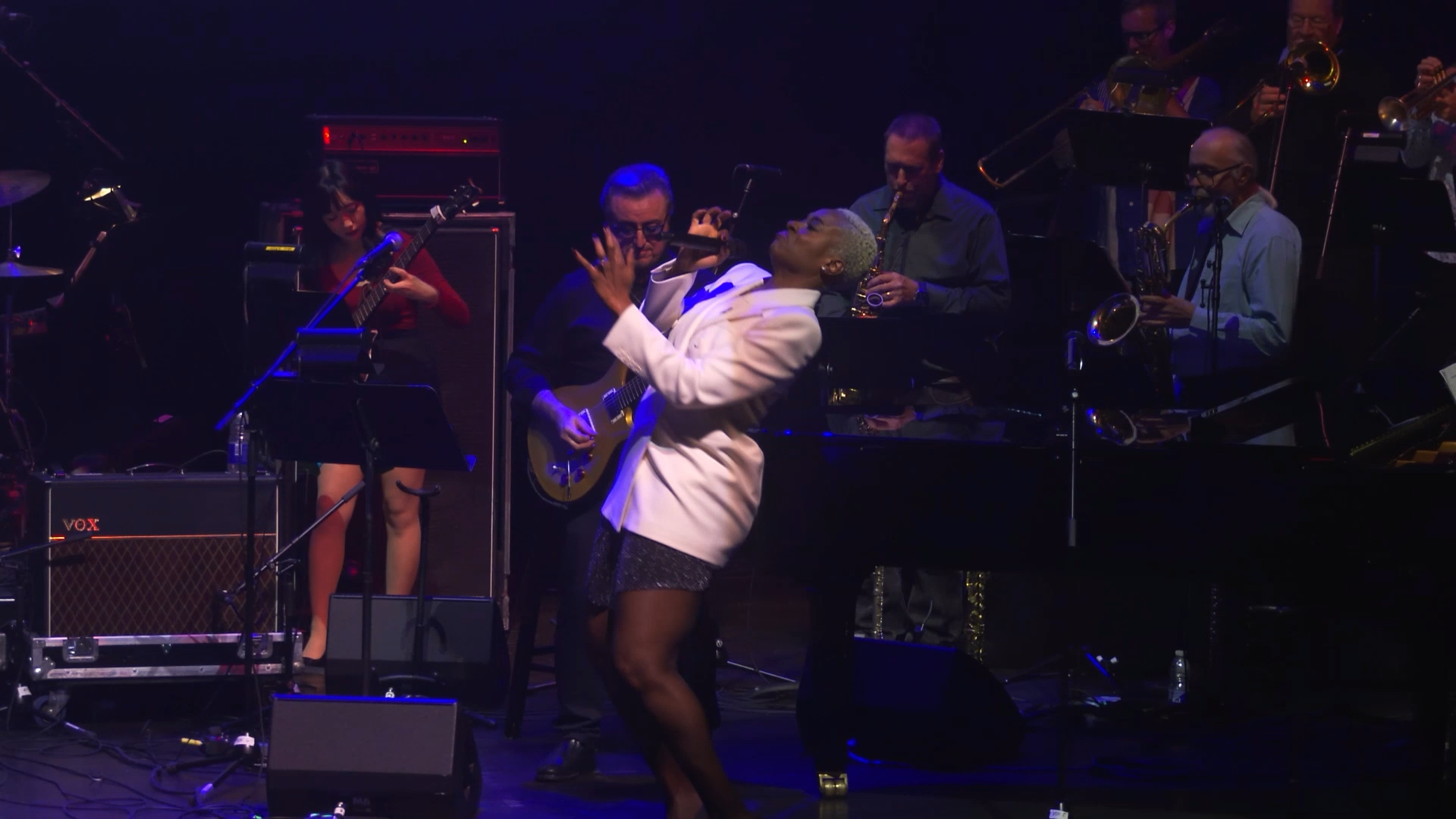 Music lessons Toronto — Studio 211 UNBREAKABLE II Jully Black concert